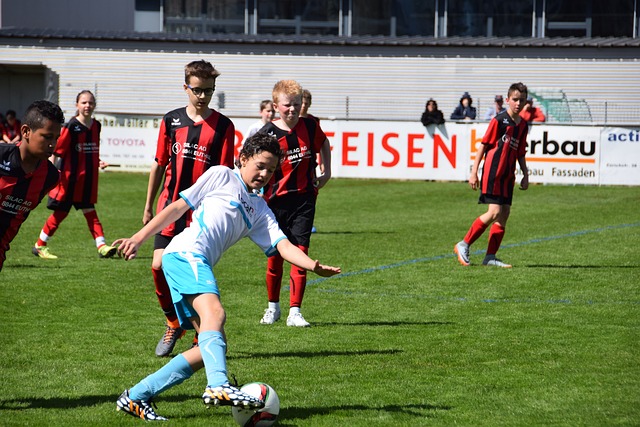 就是抽筋了，啥事没有！TA：维尼修斯&卡瓦哈尔并无严重伤势.